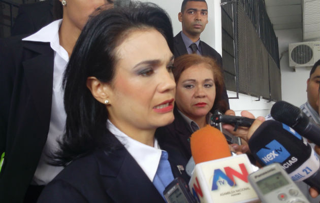 Canciller, Isabel Saint Malo.