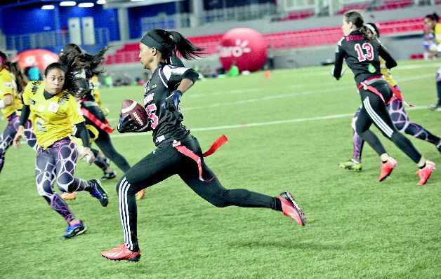 El duelo entre Lousiville vs. Black Eagles fue el que inauguró esta temporada. / Anayansi Gamez. A pasos agigantados