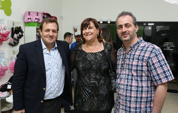 3. Hernán Nachman, Celina Zentner y Pierre De Leeuw. Apertura de 'boutique-spa' para mascotas