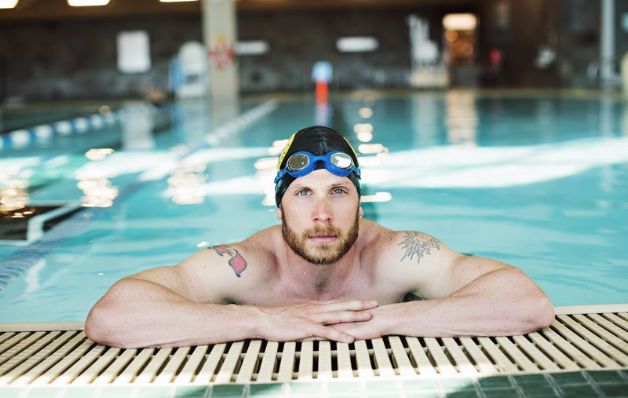 James Lawrence durante un entrenamiento en la piscina. / Cortesía La leyenda viviente del Iroman
