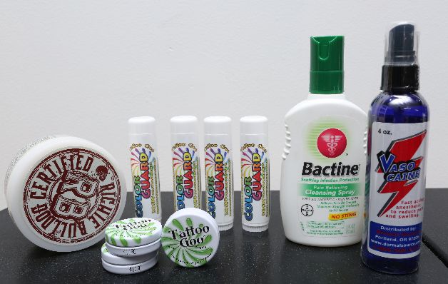 Estos son los últimos productos veganos para el cuidado del tatuaje. Arte de color y saturación corporal
