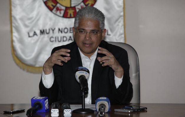  Funcionarios admiten que hubo  lentitud en la reacción 
