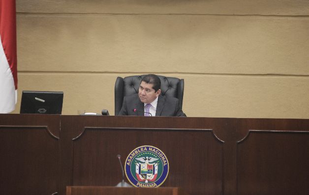 El presidente de la Asamblea, Rubén De León. / Archivo Diputados abusan en el uso de las licencias con salario