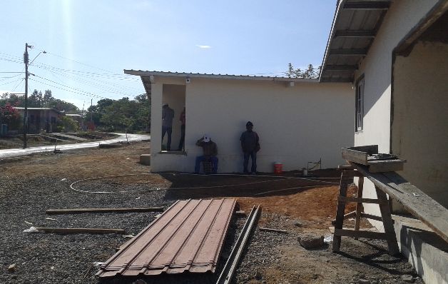 Los residentes también denunciaron retraso en entrega de casas. / Archivo Estabilidad en Techos de Esperanza fue demagogia