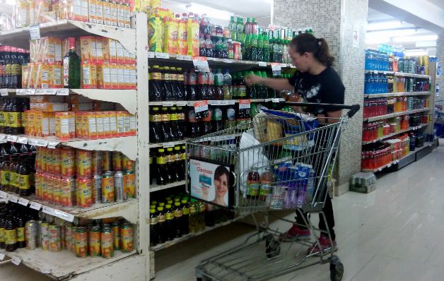 Sodas fueron incluidas por el MEF en la nueva canasta básica.  / Archivo