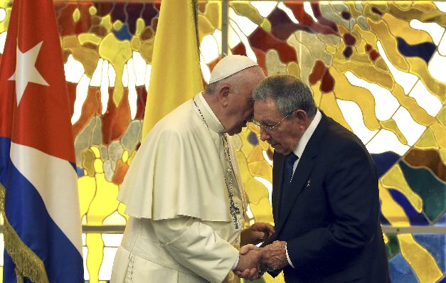 Reunión entre el papa y el presidente Raúl Castro. / EFE Reunión entre el papa y el presidente Raúl Castro. / EFE
