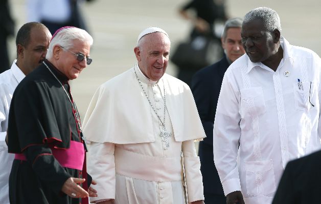 El papa Francisco a su llegada a Santiago de Cuba. / EFE El papa Francisco a su llegada a Santiago de Cuba. / EFE