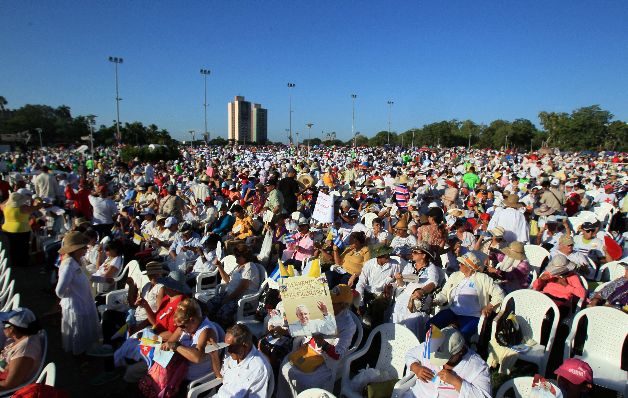 Miles de personas participaron de la misa papal. / EFE Miles de personas participaron de la misa papal. / EFE