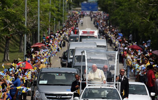 Junto a críticas, el papa apuesta por reconciliación Junto a críticas, el papa apuesta por reconciliación