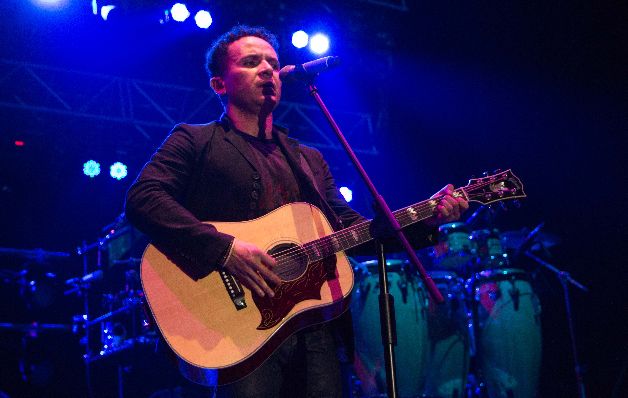 Fonseca interpretó los éxitos que las personas querían escuchar. Figali 'conectó' con Juanes y Fonseca