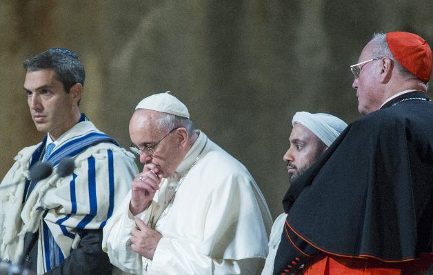 Reza con líderes de otras religiones en ‘zona cero’