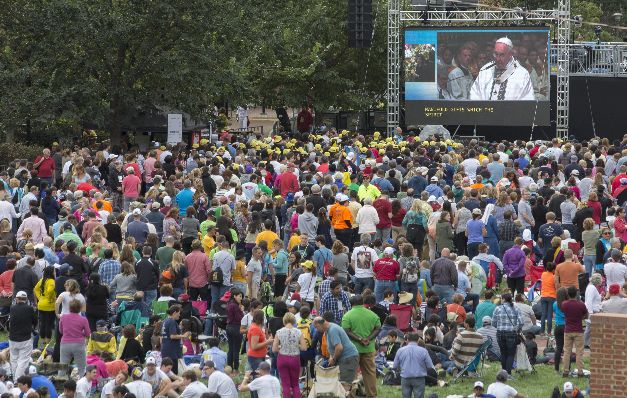 Miles en la catedral de San Pedro y San Pablo. Filadelfia, cuna de EE.UU., retumba con mensaje papal