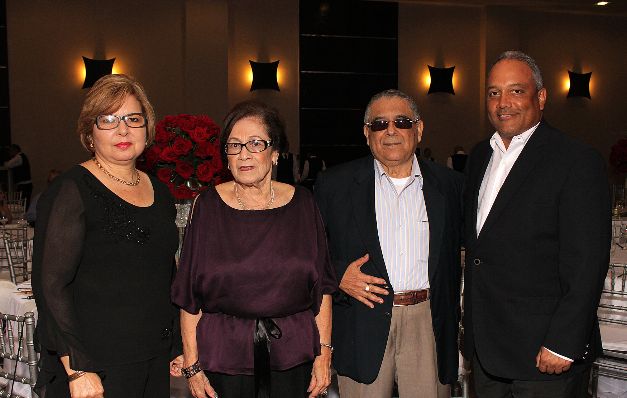 2. Lourdes de Medrano, Isabel de Estrada, Numa Estrada y Enero Avilés.