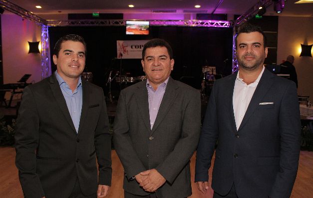 4. John Medrano, Walter Medrano y Walter Medrano Jr.