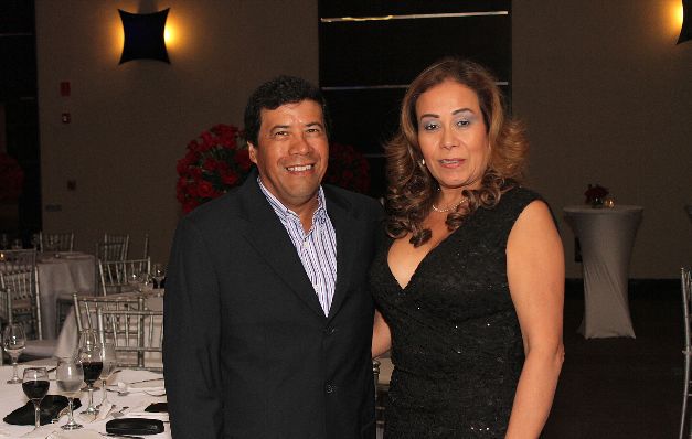 8. Ing. Edwin Atencio y Lic. Inés Álvarez de Atencio.