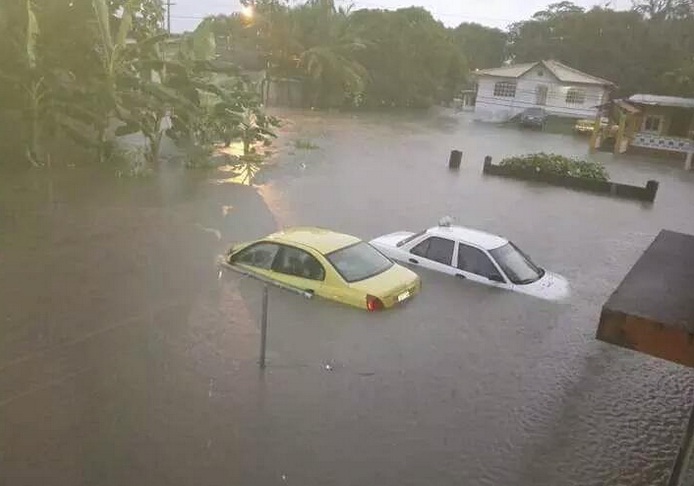 Así quedaron varios autos tras la lluvia en Colón/Foto: Cortesía.