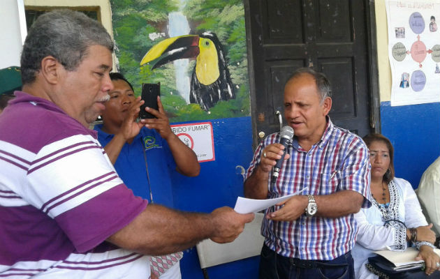 El Meduca hizo entrega de la orden de proceder para iniciar la obra. / Foto: Leonardo Machuca