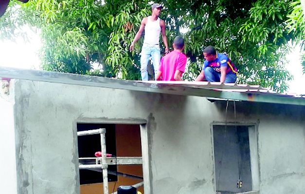 El Inadeh capacita en la construcción a expandilleros, como parte del programa Barrios Seguros. Ya son 500 los jóvenes egresados, de los 5,000 que están en el proceso de formación. / Cortesía Inadeh