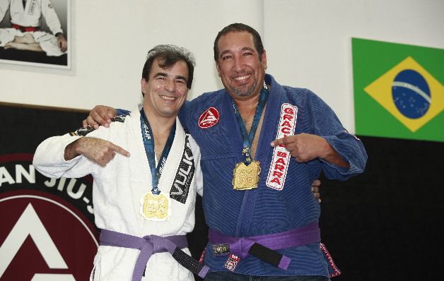 Aramayo (blanco) y  Castro, son amigos de la misma academia.  / Anayansi Gamez 
