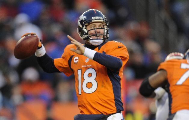 Demaryius Thomas (88) celebra con Matt Paradis (61). Vikingos y Broncos alegran la jornada
