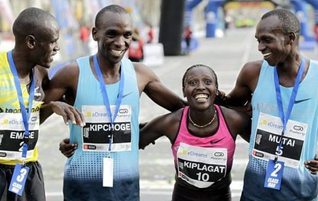 Los deportistas kenianos, generalmente, participan en grupo en eventos maratónicos, además, son atletas que prefieren entrenarse entre ellos mismos. Los deportistas kenianos, generalmente, participan en grupo en eventos maratónicos, además, son atletas que prefieren entrenarse entre ellos mismos.
