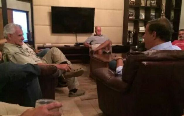 La imagen sigue generando críticas dado que los Motta apoyaron la campaña presidencial de Varela. / Redes sociales La imagen sigue generando críticas dado que los Motta apoyaron la campaña presidencial de Varela. / Redes sociales