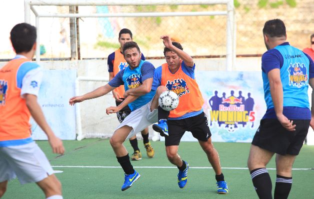 15 equipos lucharon por el título del Winning 5. / Anayansi Gamez Bull Rush, el rey del Winning 5