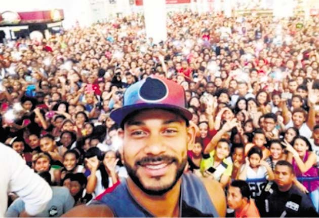 Daniel compartió esta imagen en sus redes sociales. Estaba contento.