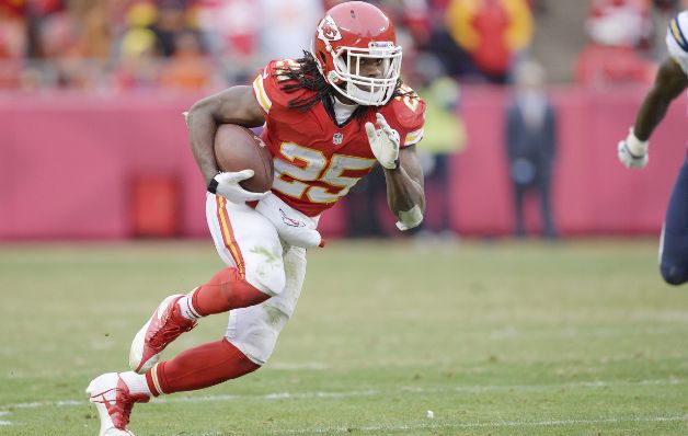Jamaal Charles juega con los Kansas City como "running back". Broncos y Packers buscan la perfección