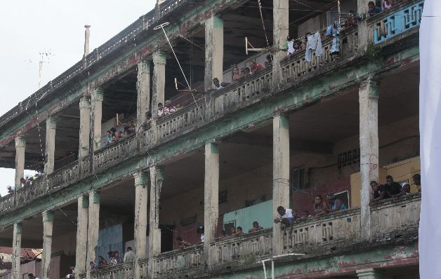 Colonenses plantean construir edificios con plantas superiores para vivienda e inferiores para negocios.  / Edwin González