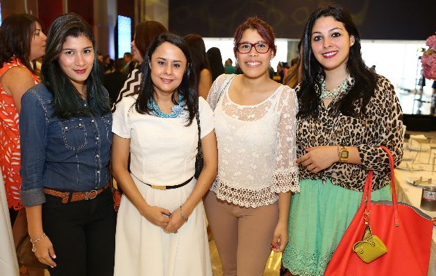4. Alexandra Dies, Pebbles Rivera, Shantal Vallejo y María Inés Fábrega. 