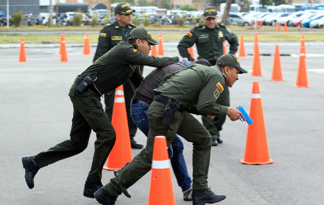 Entrenamiento de protección a protegidos. Foto/ EFE