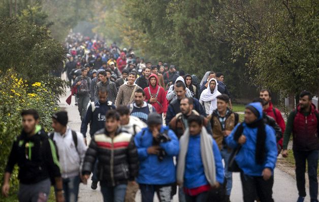         Migrantes llegan a Eslovenia, tras cierre de la frontera húngara 