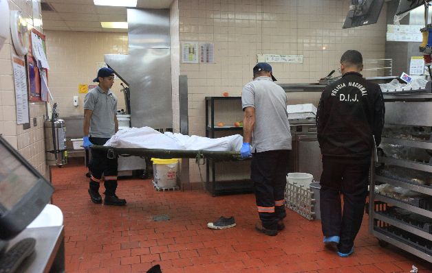 Indignación sintió la ciudadanía al conocer que una cajera de un restaurante de comida rápida fue asesinada porque solo había $40.00 en la máquina registradora. / Foto Eliécer Santamaría