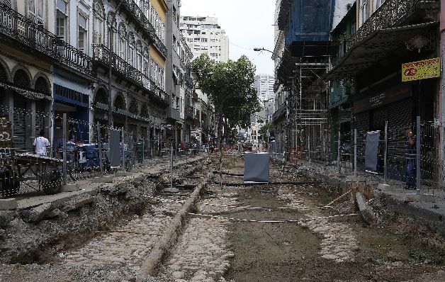  El ajuste fiscal, mayor control del gasto, reformas tributarias y del sistema de jubilación evitarán nuevas rebajas de las agencias de riesgos.  / EFE