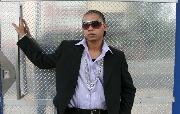 Está nominado en los Latin Grammy por colaboración musical. Está nominado en los Latin Grammy por colaboración musical.