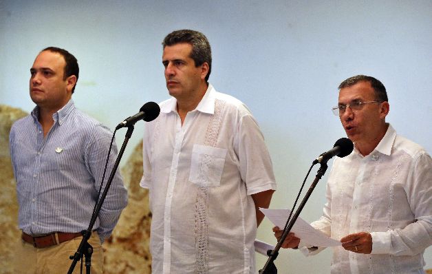 Los senadores, durante su visita a La Habana, Cuba. / EFE Los senadores, durante su visita a La Habana, Cuba. / EFE
