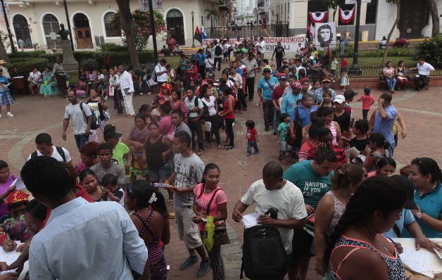 Precaristas aprovecharon las actividades para exigir viviendas. / Roberto Barrios Precaristas aprovecharon las actividades para exigir viviendas. / Roberto Barrios
