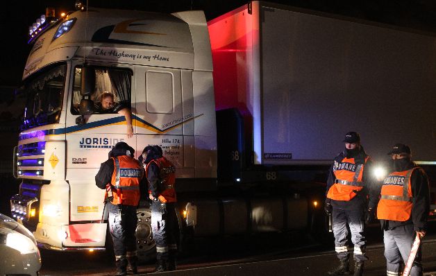 Los franceses aceptan que se limiten sus libertades