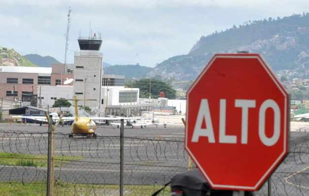 Detienen a cinco sirios con pasaporte falso