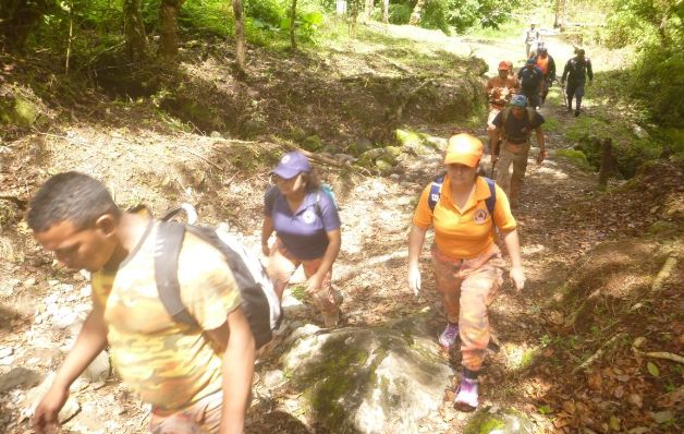 Es necesario contar con más controles para el ingreso de turistas a los senderos y parques nacionales. 