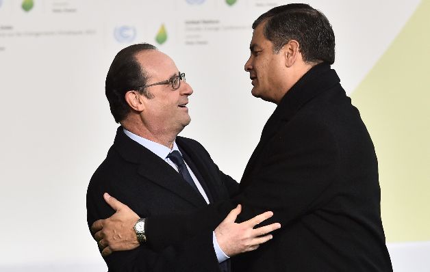 El presidente francés, François Hollande, saluda a Rafael Correa. El presidente francés, François Hollande, saluda a Rafael Correa.