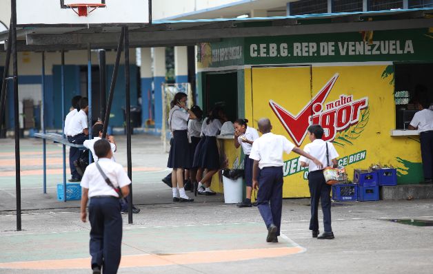 Autoridades buscan regular los quioscos y cafeterías escolares 
