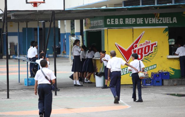 Autoridades buscan regular los quioscos y cafeterías escolares
