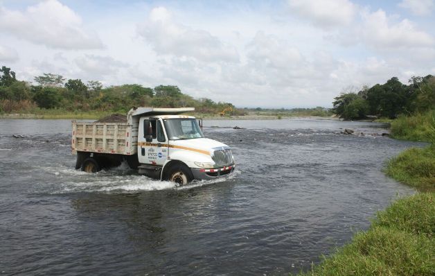 Productores esperan limpieza de la toma del Remigio Rojas 