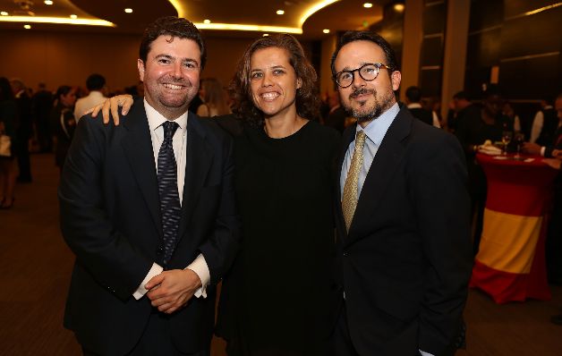 4. Francisco Pinillos, Lara Carballo y Guillermo Cunat. 