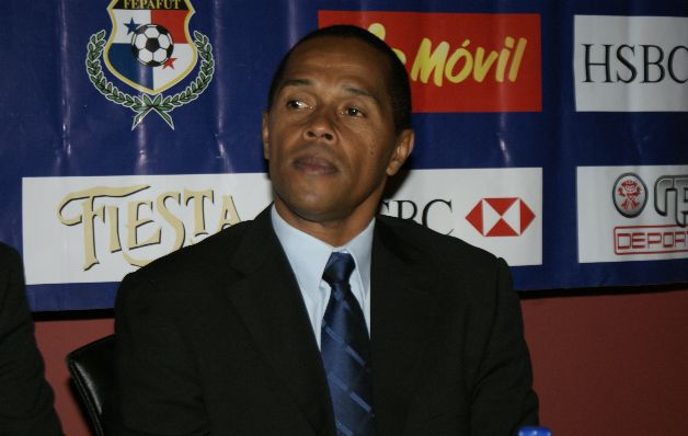 Víctor René Mendienta, en el presente,  se dedica a compartir sus conocimientos con los niños y a prestar sus servicios como técnico en la Liga Panameña de Fútbol (LPF)  / Archivo