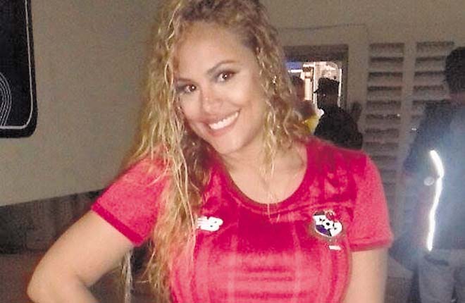 Liza Hernández llegó al estadio Rommel Fernández antes del inicio del segundo tiempo del partido entre Panamá y Costa Rica.