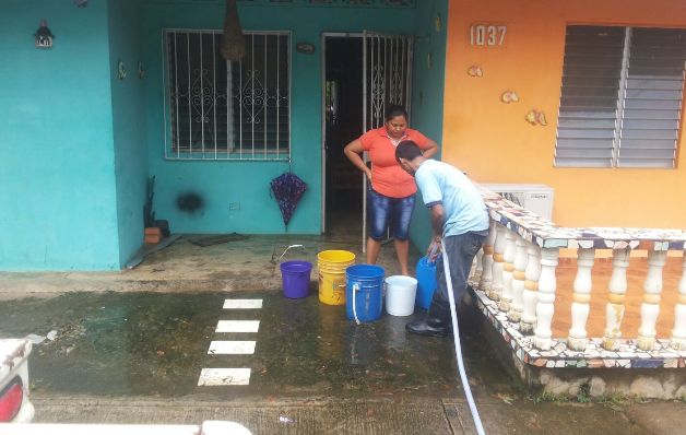 A las cinco de la tarde de ayer comenzó la producción de agua.  / José Manuel Adames