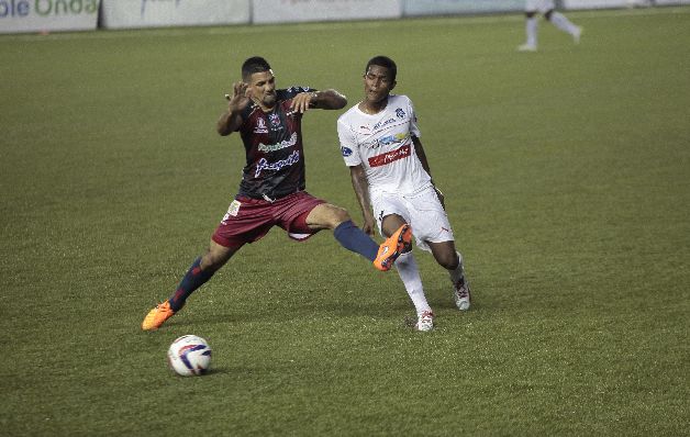 Los duelos semifinales del torneo Apertura de la LPF tienen a dos equipos favoritos, pero no se descartan cruces de alto voltaje. / Foto Anayansi Gamez